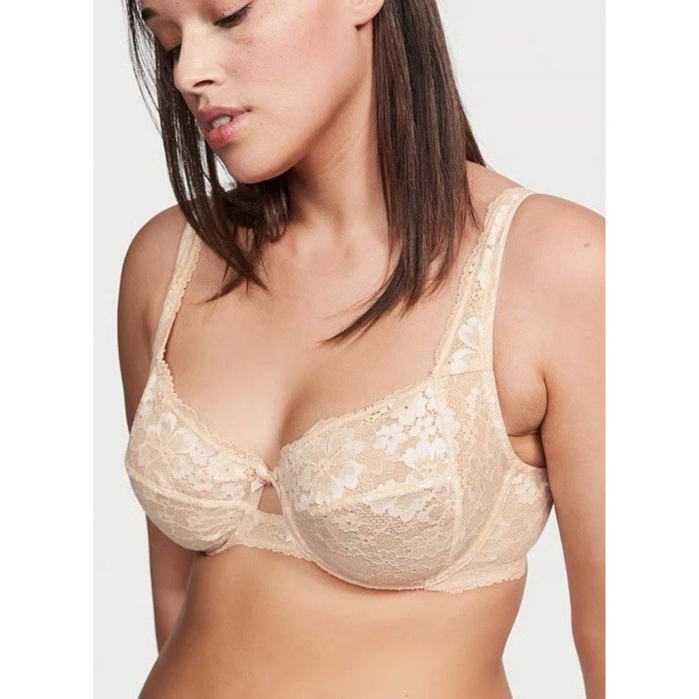 Victoria's Secret Lace Underwire Bra in Nude